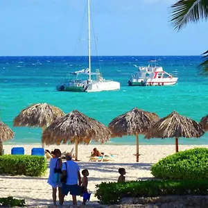 https://caribbean-suites-with-tropical-pool.comcaribbean.com